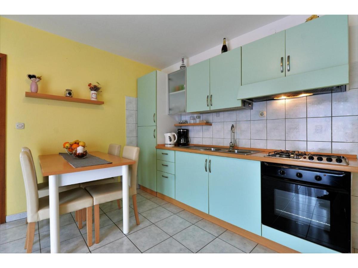 Apartments Kostelic Murter Exterior foto