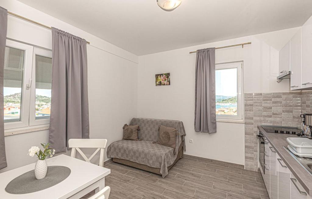 Apartments Kostelic Murter Quarto foto